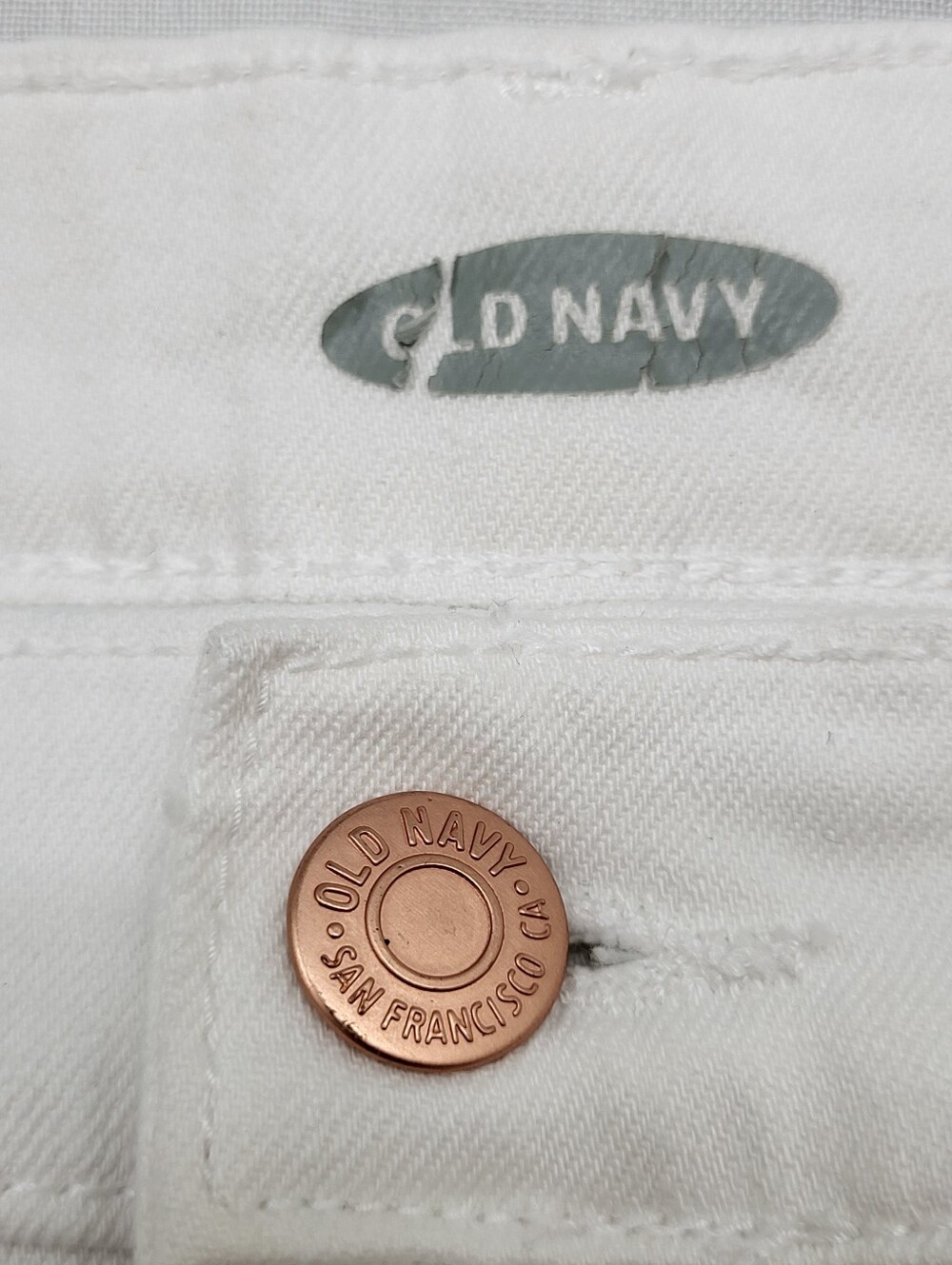 Old Navy Women's Mid Rise Wow White Jean Shorts Size 6 Denim Cuffed Calla Lily - Picture 7 of 9